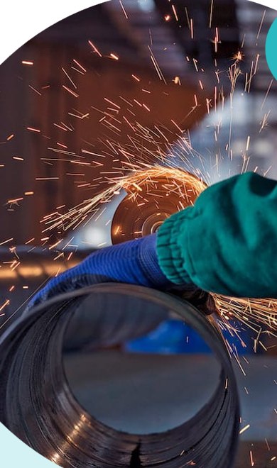 Trabajo de soldadura en taller metalmecánico OPTIMO